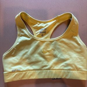 NIKE Swoosh Light Support Non-Padded sports bra